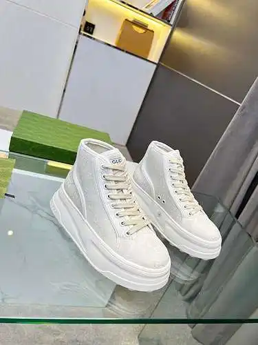 Zapatos GUCCI para hombre y mujer Código: 0318C00 Talla: Mujer 35-41, Hombre 40-45