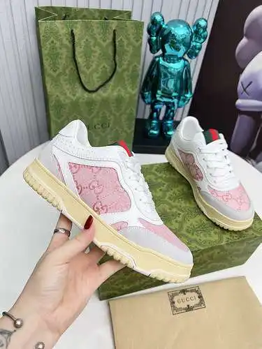Zapatos GUCCI para hombre y mujer Código: 0318C30 Talla: 35-46