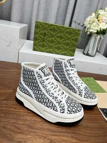 Zapatos GUCCI para hombre y mujer Código: 0318C30 Talla: 35-46