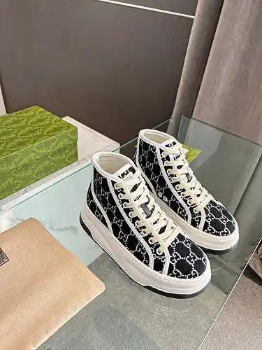 Zapatos GUCCI para hombre y mujer Código: 0318C00 Talla: Mujer 35-41, Hombre 40-45