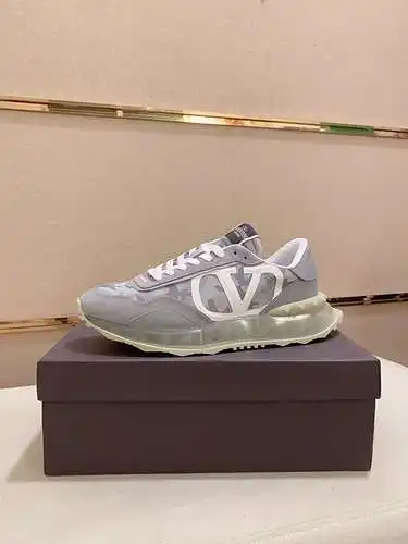 Zapatos Valentino para hombre y mujer Código: 0313C20 Talla: Mujer 36-40. Hombre 39-44. (Se puede pe