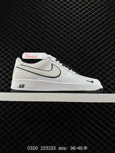 6 zapatillas deportivas Nike Air Force LV8 serie Air Force One AF. El diseño está inspirado en el de