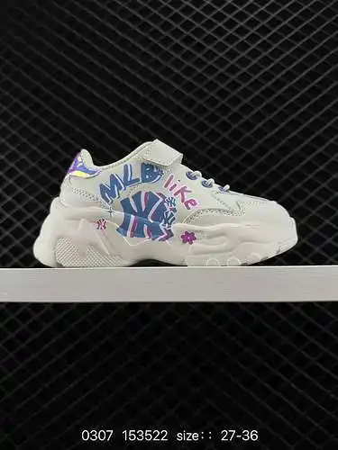 Los zapatos para niños, una marca deportiva propiedad de MLB/Korea F&F, se desarrollan utilizand