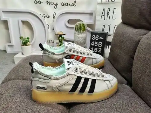 En la segunda serie de colaboración entre 162DAdidas Originals y la marca de moda Song for the Mute,