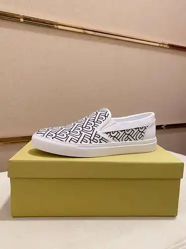 Zapatos de hombre Burberry Código: 0228B10 Talla: 38-44