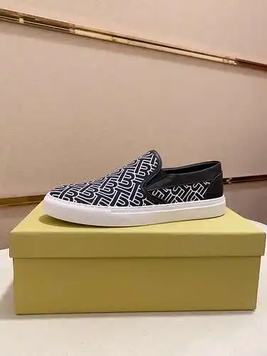 Zapatos de hombre Burberry Código: 0228B10 Talla: 38-44
