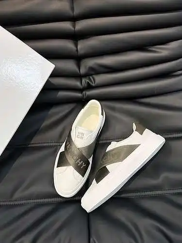 Zapatos de hombre Givenchy Código: 0304B40 Talla: 38-44 (45 personalizados)