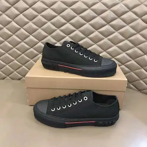 Zapatos de hombre Burberry Código: 0321B40 Talla: 38-44