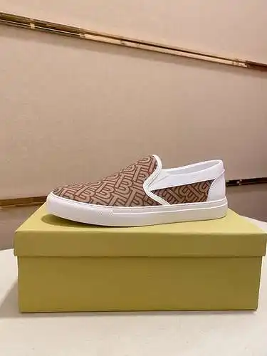 Zapatos de hombre Burberry Código: 0228B10 Talla: 38-44