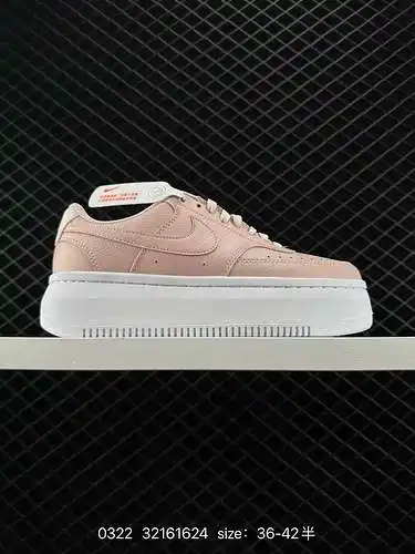 Inspiradas en las tendencias de mitad de temporada, las 2 Nike Court Vision Alta Ltr son unas zapati
