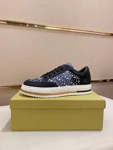 Zapatos de hombre Burberry Código: 0324B40 Talla: 38-44