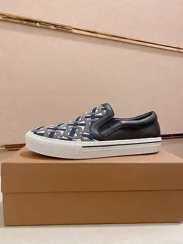Zapatos de hombre Burberry Código: 0327B30 Talla: 38-44