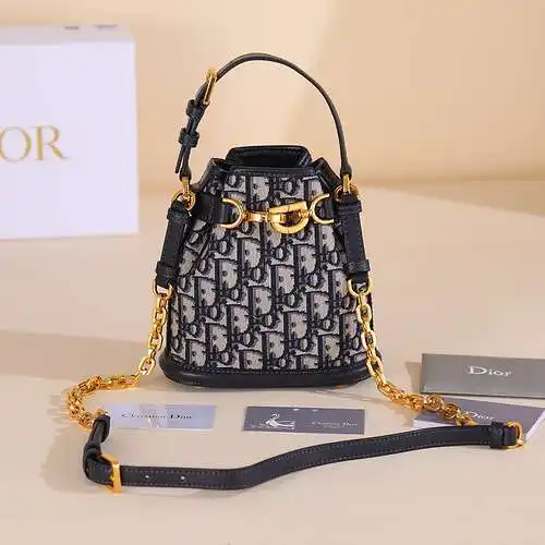 Bolso tipo cubo Bolso de mujer D's Bolso bandolera D's Fabricado en cuero original importado de prim