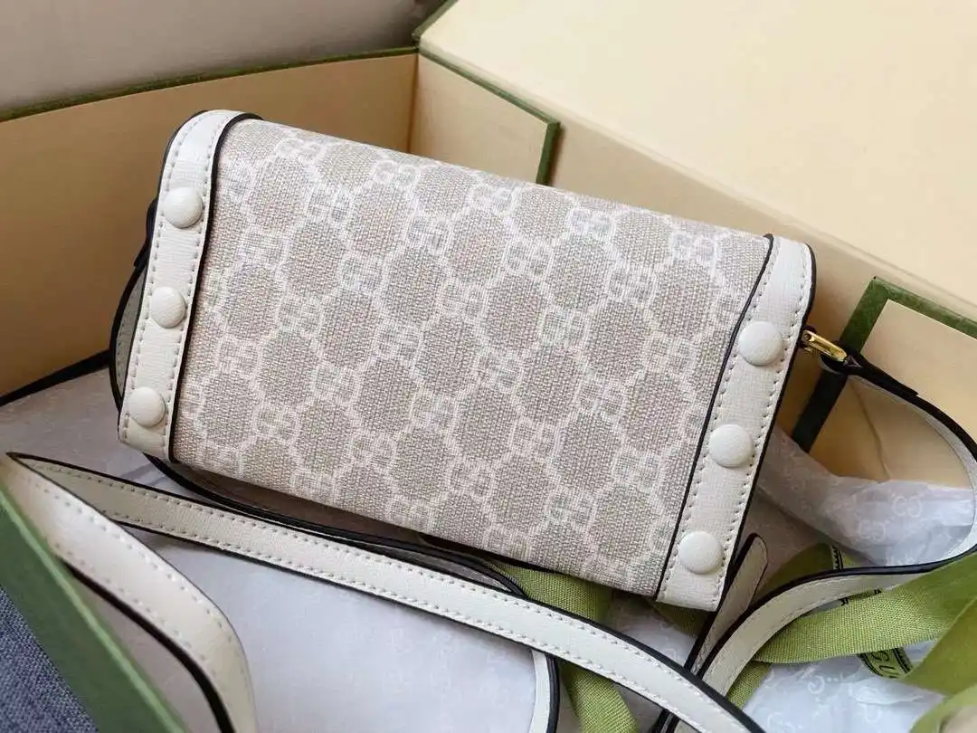 KK02050 (17).webp