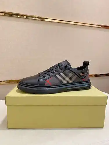 Zapatos de hombre Burberry Código: 0327B50 Talla: 38-44