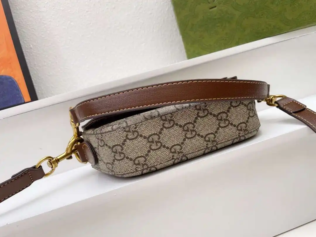 KK01950 (4).webp
