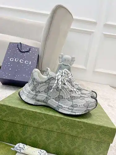 Zapatos GUCCI para hombre y mujer Código: 0325D80 Talla: Mujer: 35-40 (personalizado para mujer 40) 