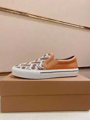 Zapatos de hombre Burberry Código: 0327B30 Talla: 38-44