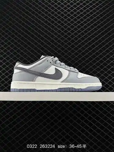 2 zapatillas Nike SB Series Nike Dunk Low Sp Zapatillas retro. Una zapatilla de baloncesto clásica d