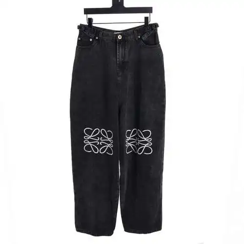 LE new embroidered jeans