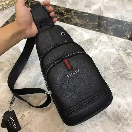 Bolso de pecho para hombre, bolso de hombre GG, bolso bandolera GG, fabricado en piel de vacuno orig