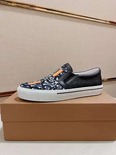 Zapatos de hombre Burberry Código: 0327B30 Talla: 38-44