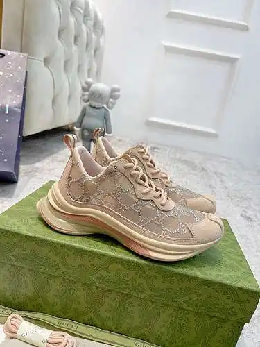 Zapatos de mujer GUCCI Código: 0325D20 Talla: 35-40 (40 personalizados)