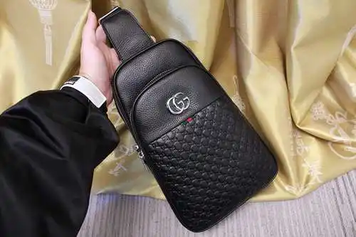 Bolso de pecho para hombre, bolso de hombre GG, bolso bandolera GG, fabricado en piel de vacuno orig