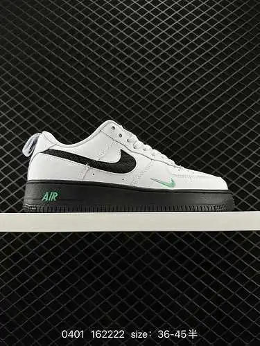 Nike Air Force Low Air Force 1 es una zapatilla deportiva informal versátil con un rendimiento de am