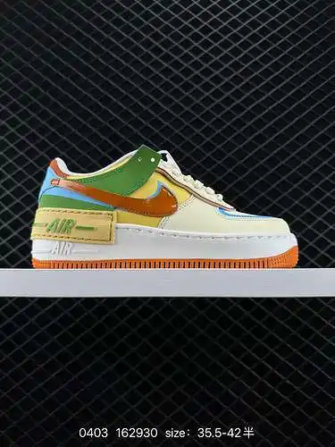 Macarrón Nike Air Force Low, horma original y cartón original, que crea una versión pura de la Fuerz
