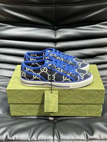 Zapatos GUCCI para hombre y mujer Código: 0406B40 Talla: 35-44