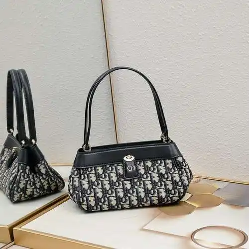 Bolso para las axilas Bolso para mujer D's Bolso bandolera D's Hecho de piel de vaca original import