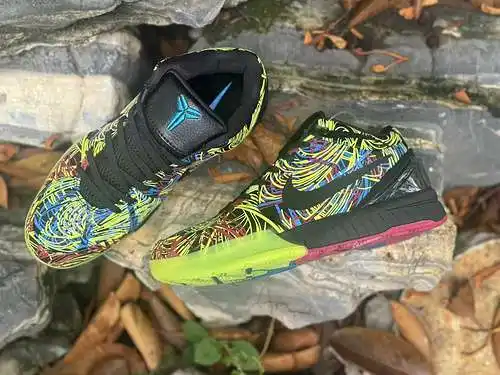 Kobe 4 Graffiti Mágico