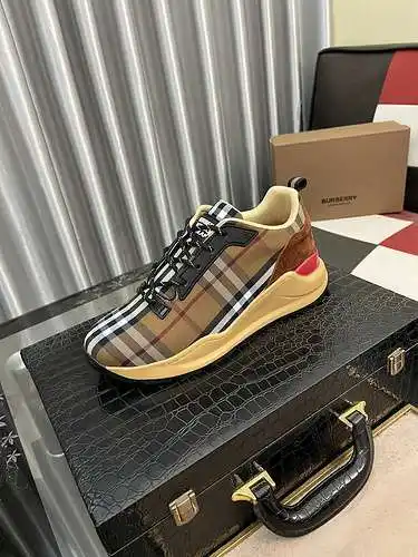 Zapatos de hombre Burberry Código: 0331B60 Talla: 38-44