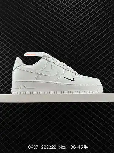 Nike Air Force Low Air Force 1 es una zapatilla deportiva informal versátil con un rendimiento de am