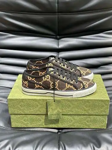 Zapatos GUCCI para hombre y mujer Código: 0406B40 Talla: 35-44