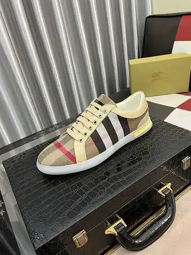 Zapatos de hombre Burberry Código: 0401B30 Talla: 38-44