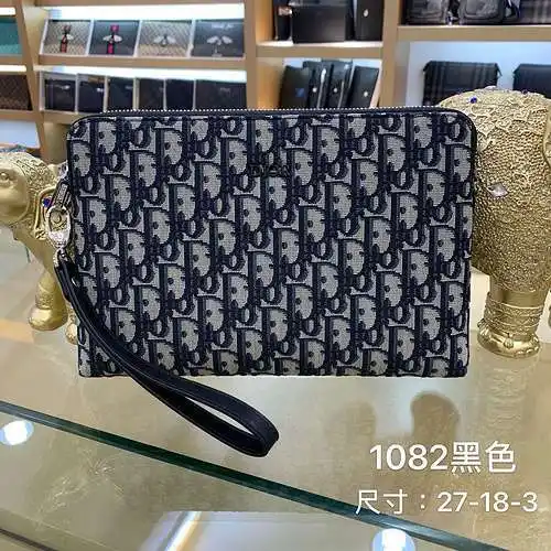 Bolso clutch, bolso de hombre familia D, bolso bandolera familia D, elaborado en piel vacuno origina