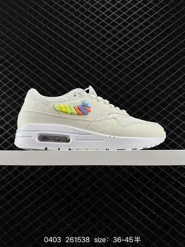 9 El costado de Nike Air Max agrega un novedoso diseño de patrón ondulado basado en la forma origina