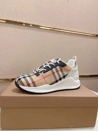 Zapatos de hombre Burberry Código: 0408B70 Talla: 38-44 (se puede personalizar a 45).