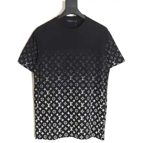 LV Louis Vuitton 24SS gradient full-print short-sleeved T-shirt. The fabric is made of 60s double ya