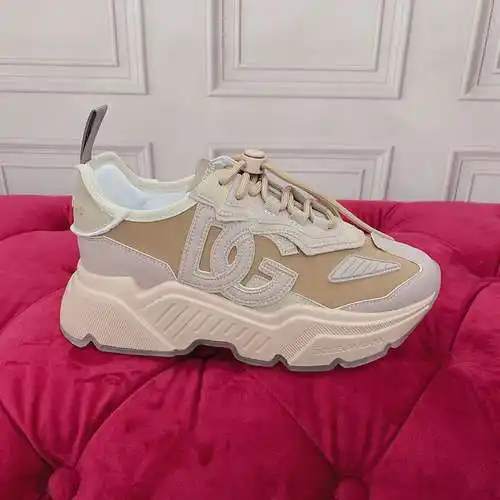 Zapatos Dolce & Gabbana Hombre y Mujer Código: 0410C60 Talla: Mujer 35-41 Hombre 39-45 Tallas Es