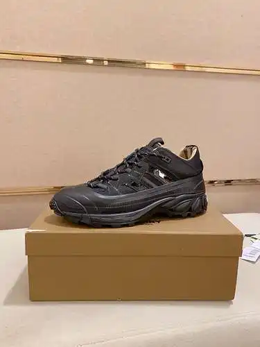 Zapatos de hombre Burberry Código: 0408C50 Talla: 38-44 (se puede personalizar a 45.46)