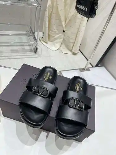 Zapatos Valentino para hombre y mujer Código: 0319B60 Talla: Mujer 35-40/Hombre 39-45