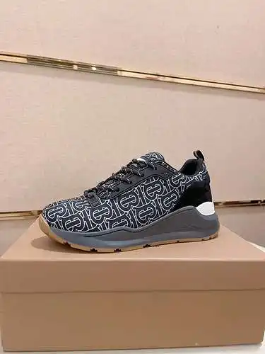 Zapatos de hombre Burberry Código: 0408B70 Talla: 38-44 (se puede personalizar a 45).