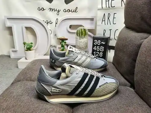126Dadidas Esta serie también presenta