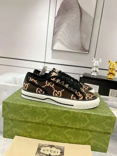 Zapatos GUCCI para hombre y mujer Código: 0415C20 Talla: 35-45 (45 es hecho a medida y no se puede d