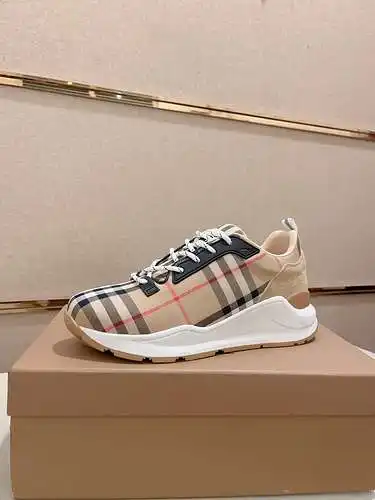 Zapatos de hombre Burberry Código: 0408B70 Talla: 38-44 (se puede personalizar a 45).