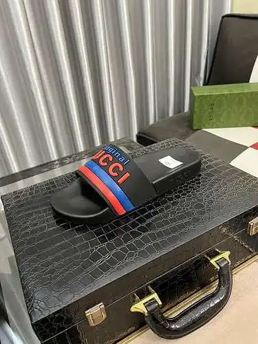 Zapatos GUCCI para hombre y mujer Código: 0302A40 Talla: 36-46 (45.46 no reembolsable)