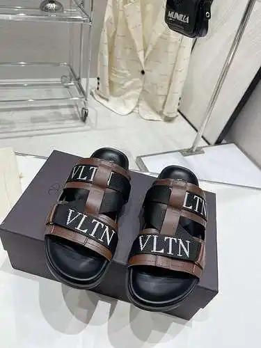 Zapatos Valentino para hombre y mujer Código: 0319B70 Talla: Mujer 35-40/Hombre 39-45